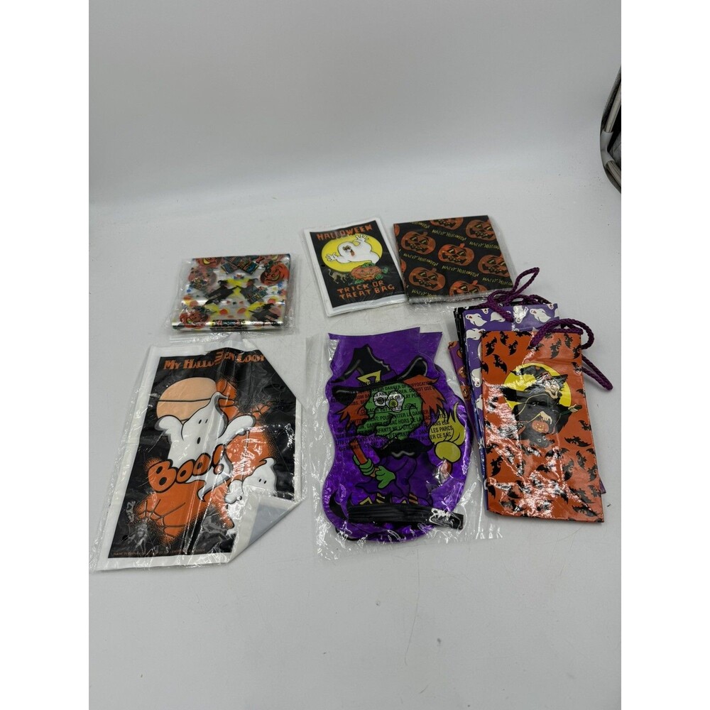 Lot of Mixed HALLOWEEN TREAT BAGS Various Sizes and Colors